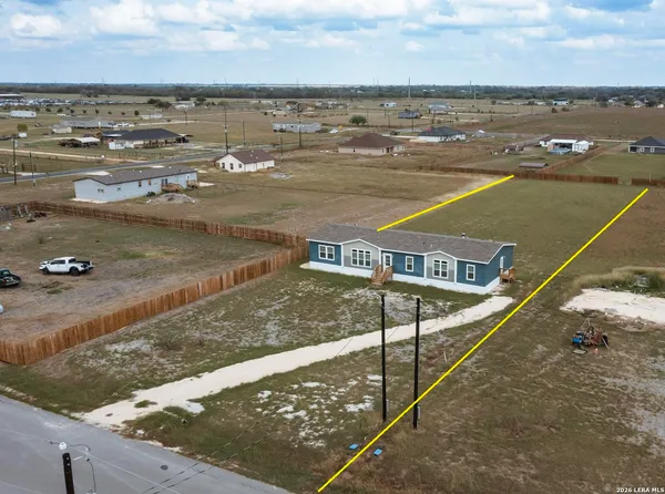 $259,900 | 173 Medina Verde Drive, Natalia, TX 78059