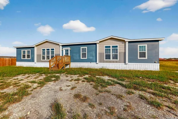 $259,900 | 173 Medina Verde Drive, Natalia, TX 78059