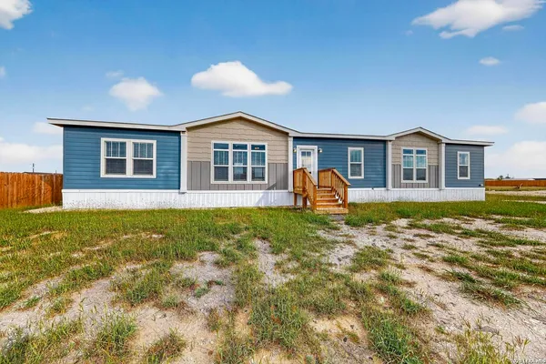 $259,900 | 173 Medina Verde Drive, Natalia, TX 78059