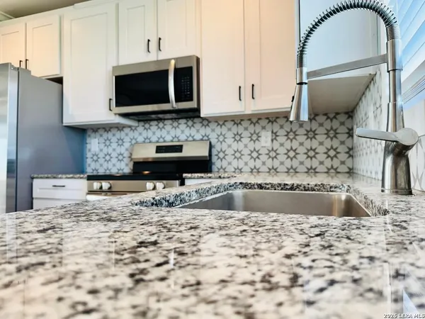 $259,900 | 173 Medina Verde Drive, Natalia, TX 78059