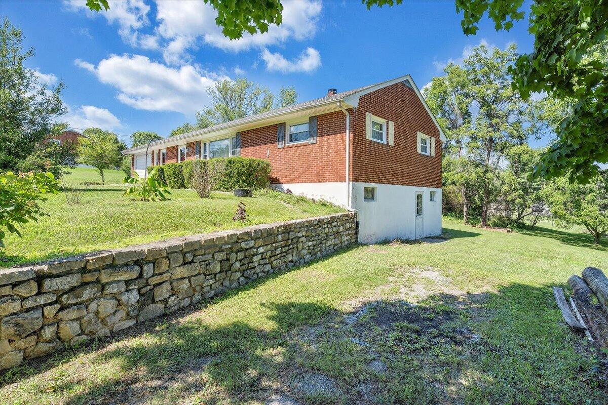 180 Blue Ridge Drive Blue Ridge, VA 24064 - Photo 36 of 43 36-MIB03157