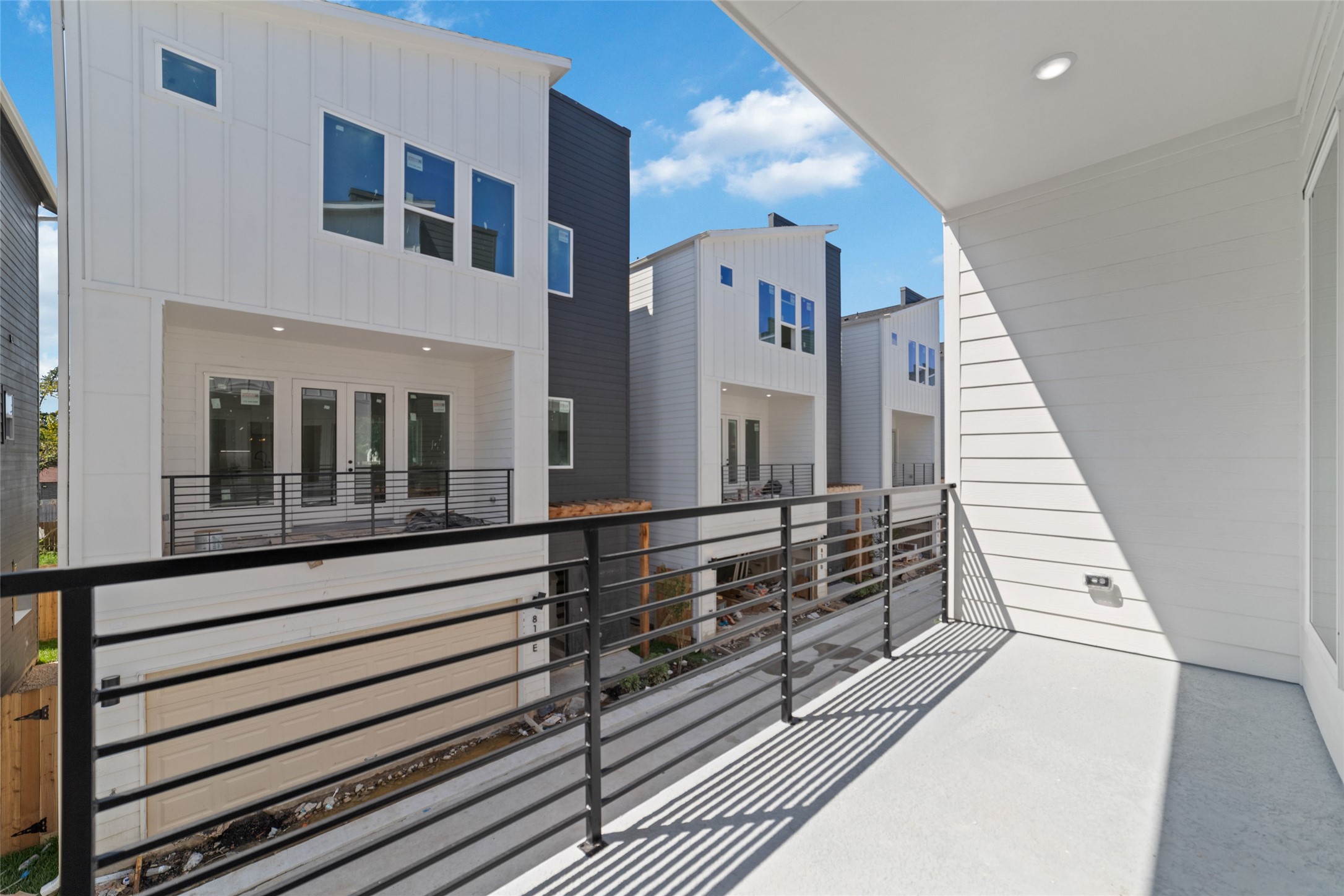 810 Elkhart Street, Unit A Houston, TX 77091 - Photo 27 of 50 Belcony on 2nd Level