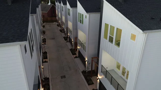 $2,350 | 810 Elkhart Street, Unit A, Houston, TX 77091