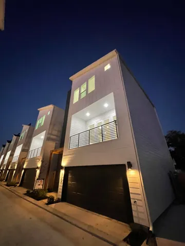 $2,350 | 810 Elkhart Street, Unit A, Houston, TX 77091