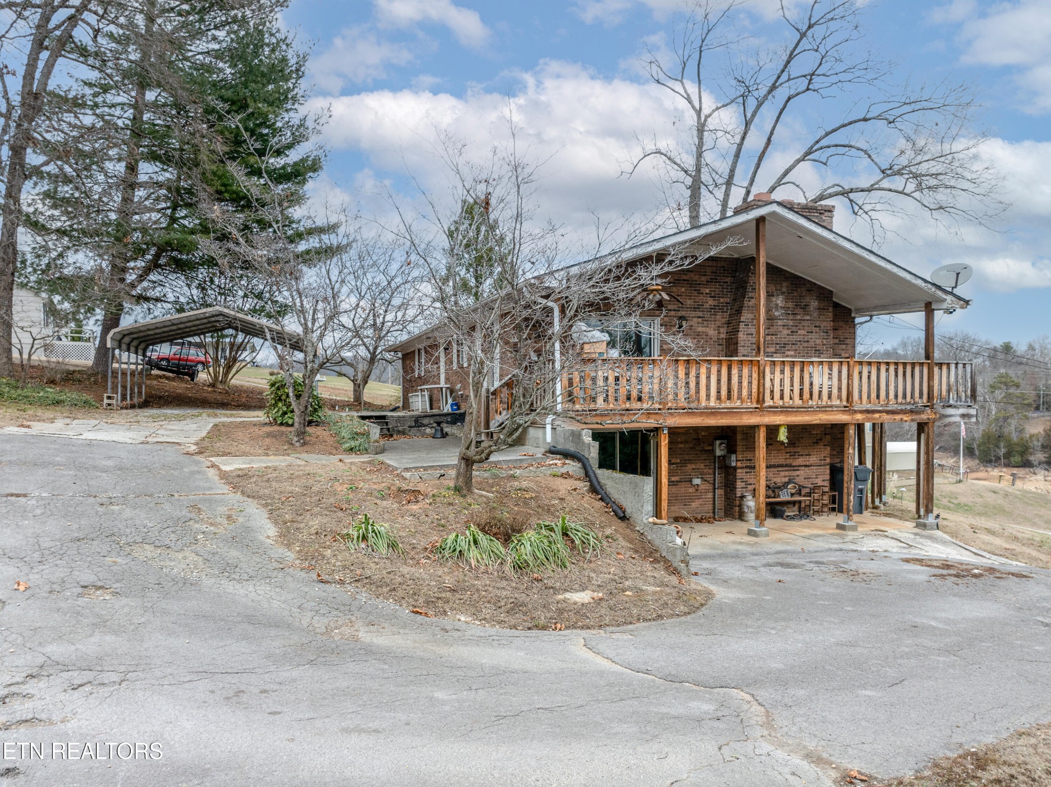 743 Garrett Road Dandridge, TN 37725 - Photo 3 of 37 Gallery Image 3