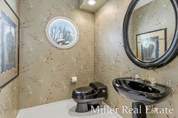 $995,000 | 660 Indian Hills Drive, Hastings, MI 49058