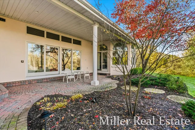 $995,000 | 660 Indian Hills Drive, Hastings, MI 49058