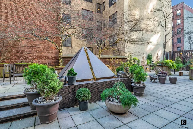 $770,000 | 100 West 94th Street, Unit 9D | Upper West Side