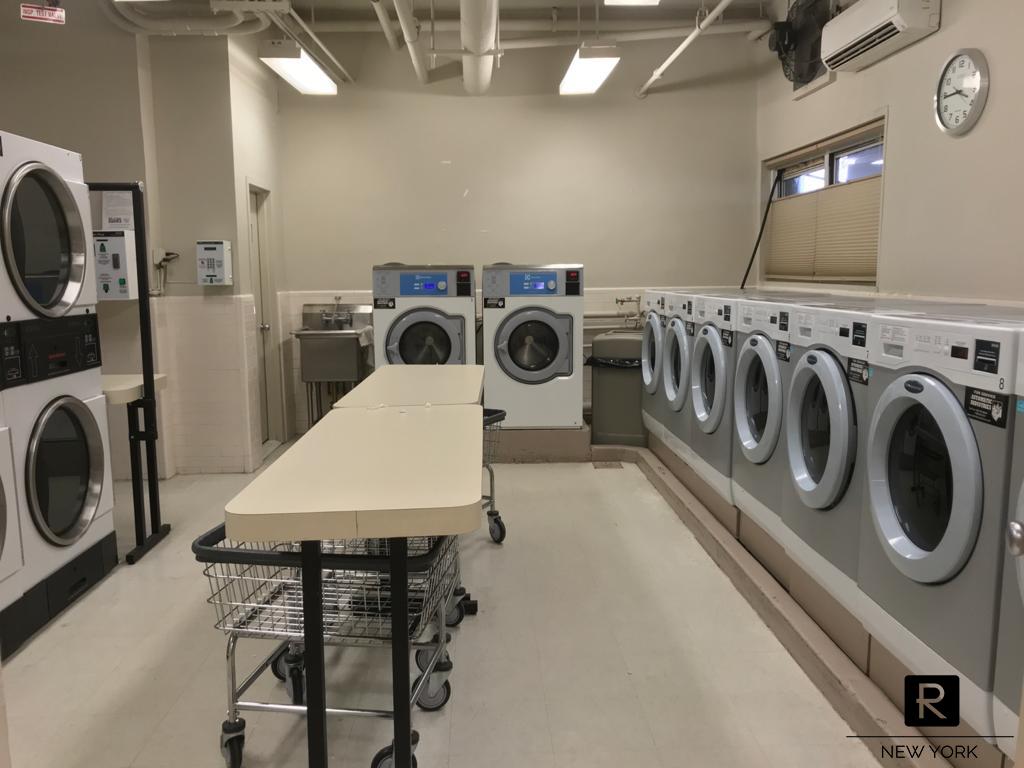 100 West 94th Street, Unit 9D Manhattan, NY 10025 - Photo 4 of 7 a utility room with dryer and washer