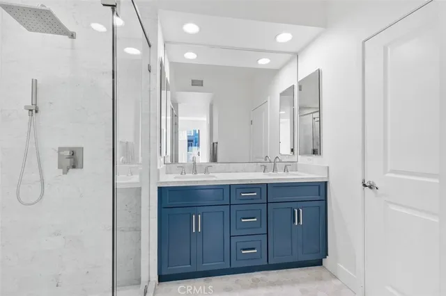 $925,000 | 150 The Promenade North, Unit 202, Long Beach, CA 90802