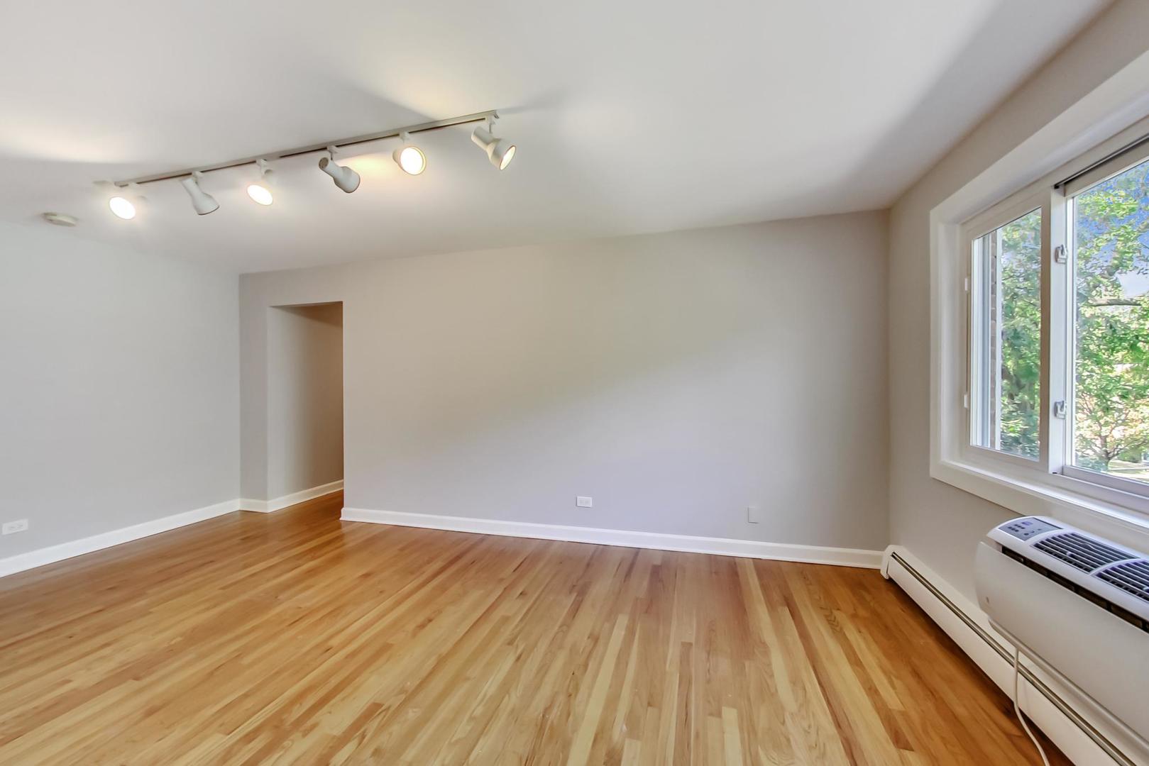 822 Seward Street, Unit 3B Evanston, IL 60202 - Photo 3 of 19