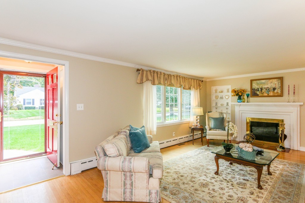 34 Colony Acres Road Longmeadow, MA 01106 - Photo 3 of 27 Gallery Image 3
