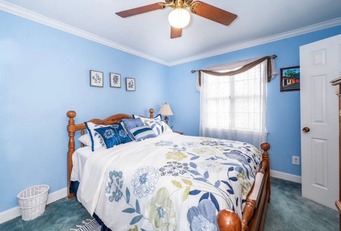 464 River Road Angleton, TX 77515 - Photo 14 of 45 a bedroom with a bed and a window