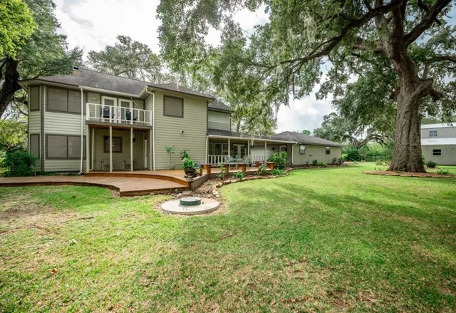 $800,000 | 464 River Road, Angleton, TX 77515