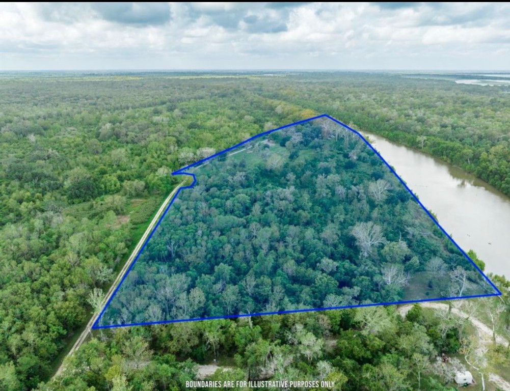 464 River Road Angleton, TX 77515 - Photo 31 of 45 a view of a lush green space with sea