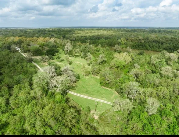 $800,000 | 464 River Road, Angleton, TX 77515