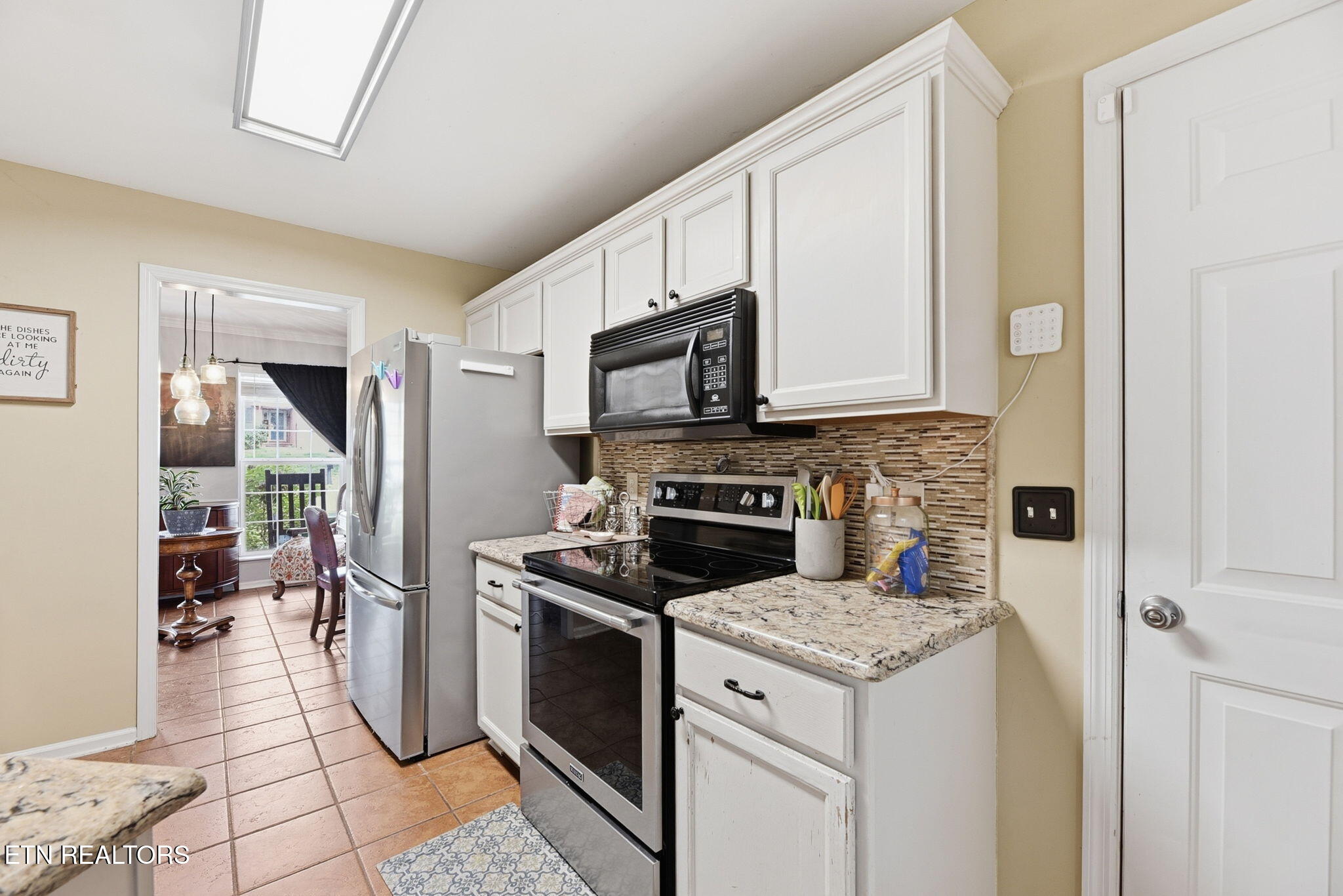 7219 Emerald Heath Road Powell, TN 37849 - Photo 14 of 34 Emerald Heath - Kitchen Microwave
