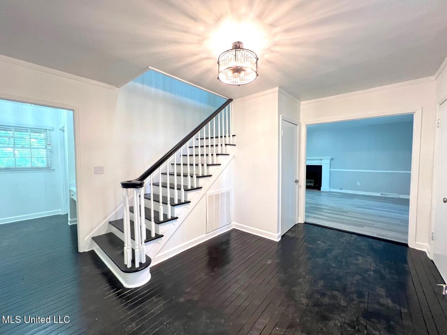 420 Ruffin Drive Sardis, MS 38666 - Photo 6 of 34 Entry - 7