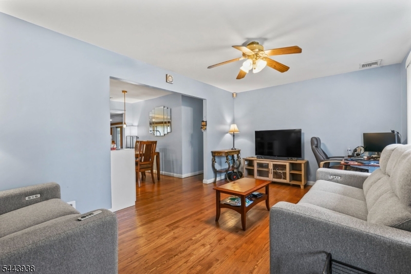 57 Ivanhoe Terrace Bloomfield, NJ 07003 - Photo 4 of 37