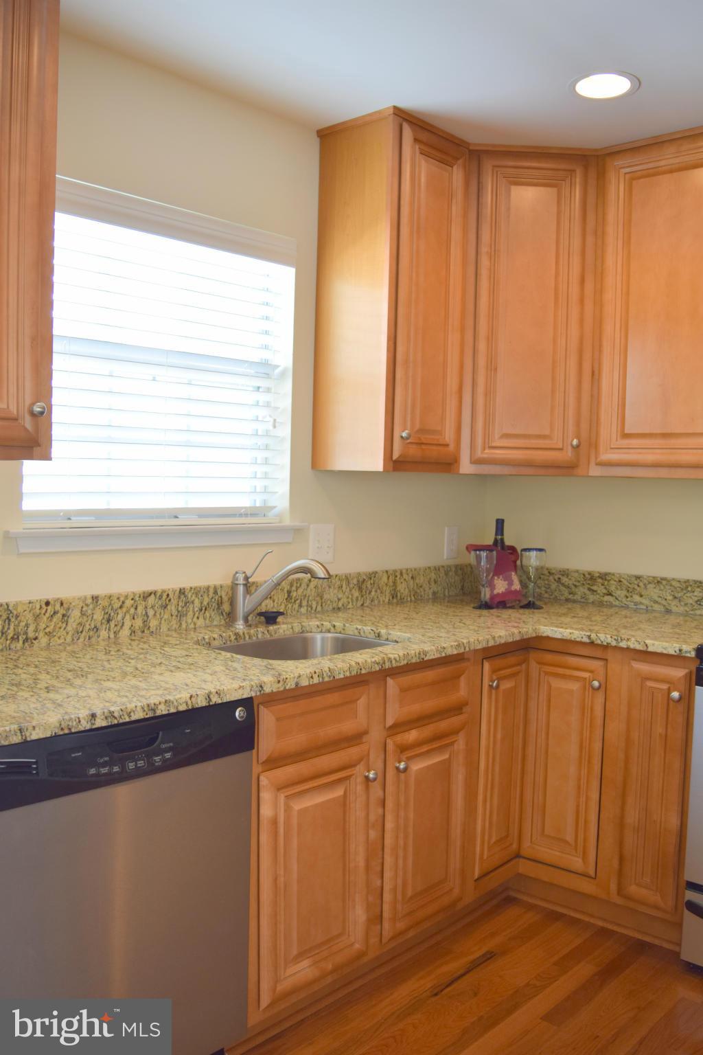 2460 Ridgehampton Court Reston, VA 20191 - Photo 8 of 25 Kitchen