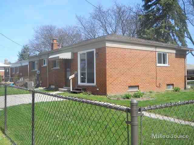 32709 Ridgefield Avenue Warren, MI 48088 - Photo 20 of 22 31147503-19.JPG