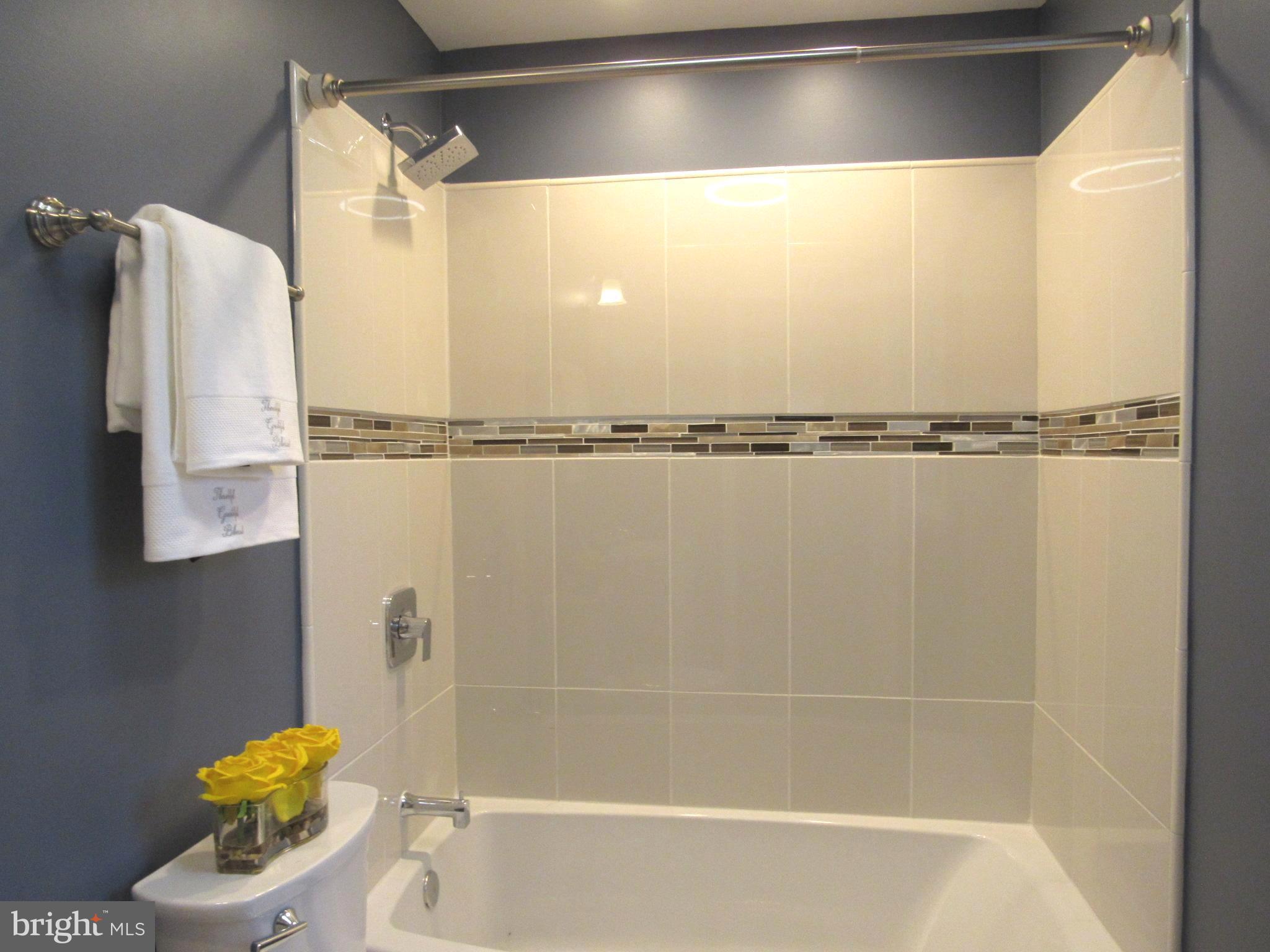 5625 Inverchapel Road Springfield, VA 22151 - Photo 17 of 40 Master bathroom