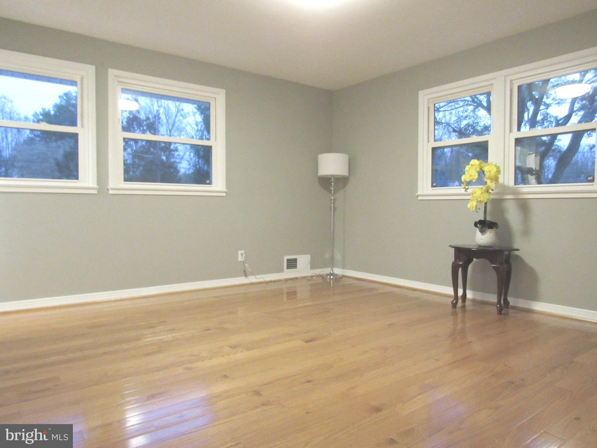5625 Inverchapel Road Springfield, VA 22151 - Photo 21 of 40 Master bedroom