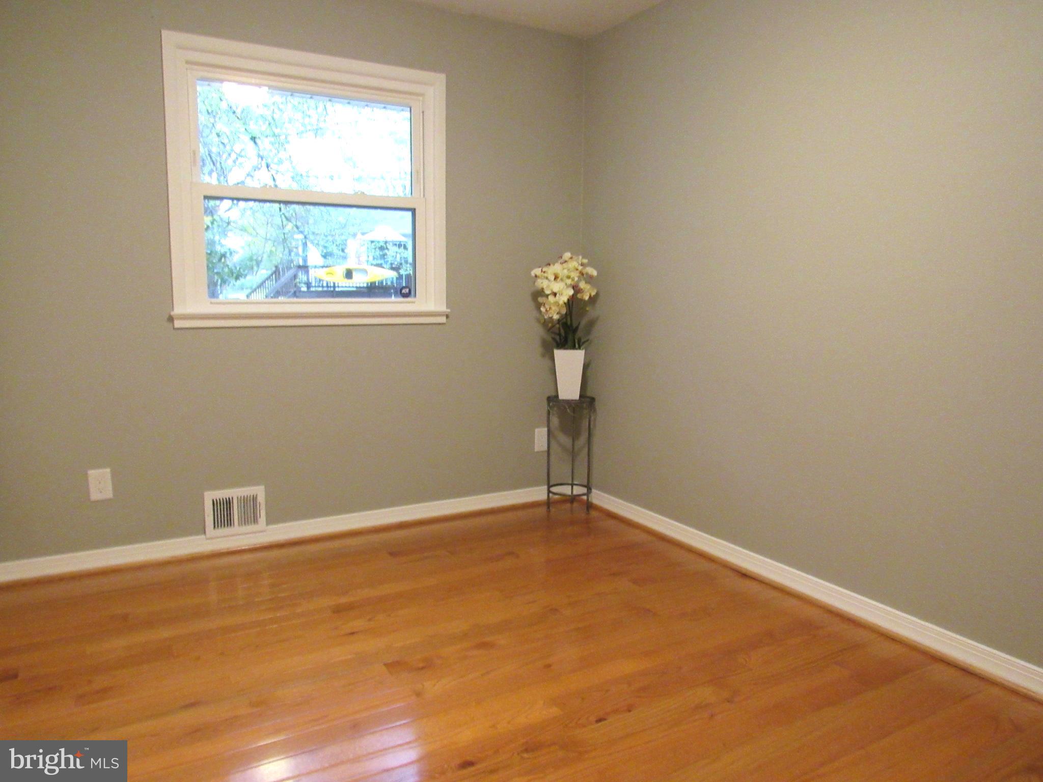 5625 Inverchapel Road Springfield, VA 22151 - Photo 23 of 40 Bedroom 2nd
