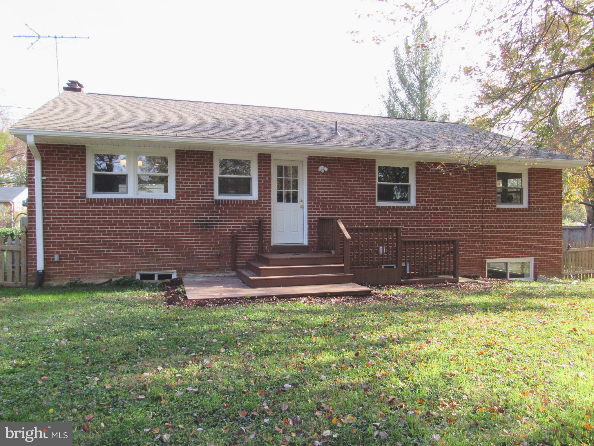 5625 Inverchapel Road Springfield, VA 22151 - Photo 34 of 40 Exterior rear with nice fenced back yard