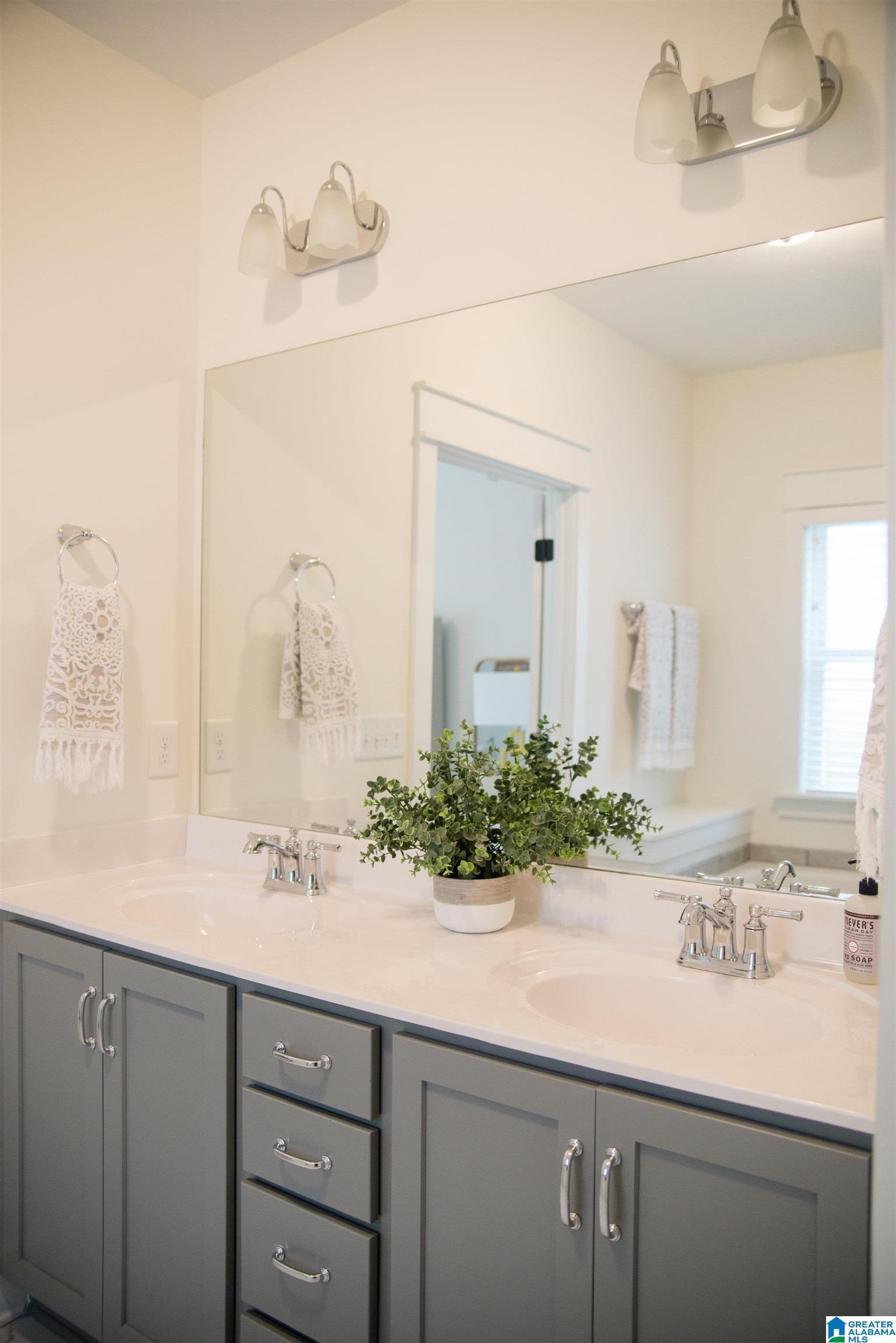 2724 Village Lane Birmingham, AL 35211 - Photo 19 of 26