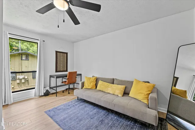 $425,000 | 4533 East Scenic Drive, Gatlinburg, TN 37738