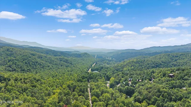 $425,000 | 4533 East Scenic Drive, Gatlinburg, TN 37738