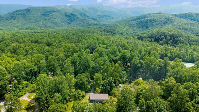 $425,000 | 4533 East Scenic Drive, Gatlinburg, TN 37738