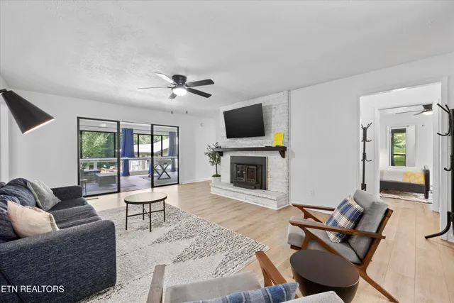 $425,000 | 4533 East Scenic Drive, Gatlinburg, TN 37738