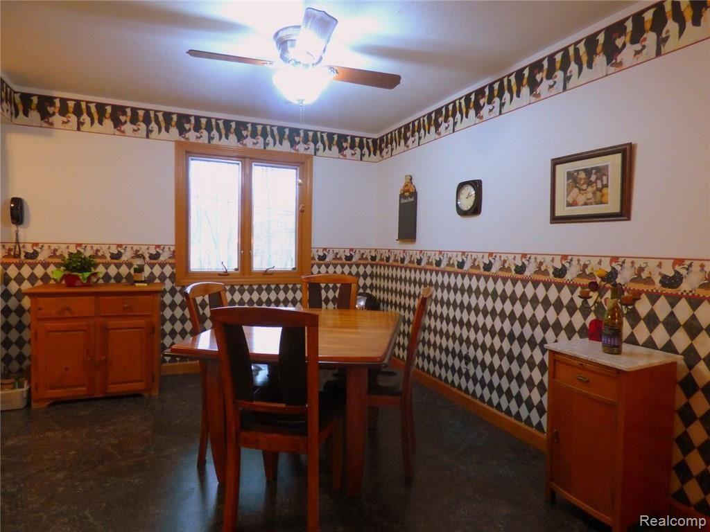 8826 Pettysville Road Pinckney, MI 48169 - Photo 6 of 31 6 DINING AREA.JPG