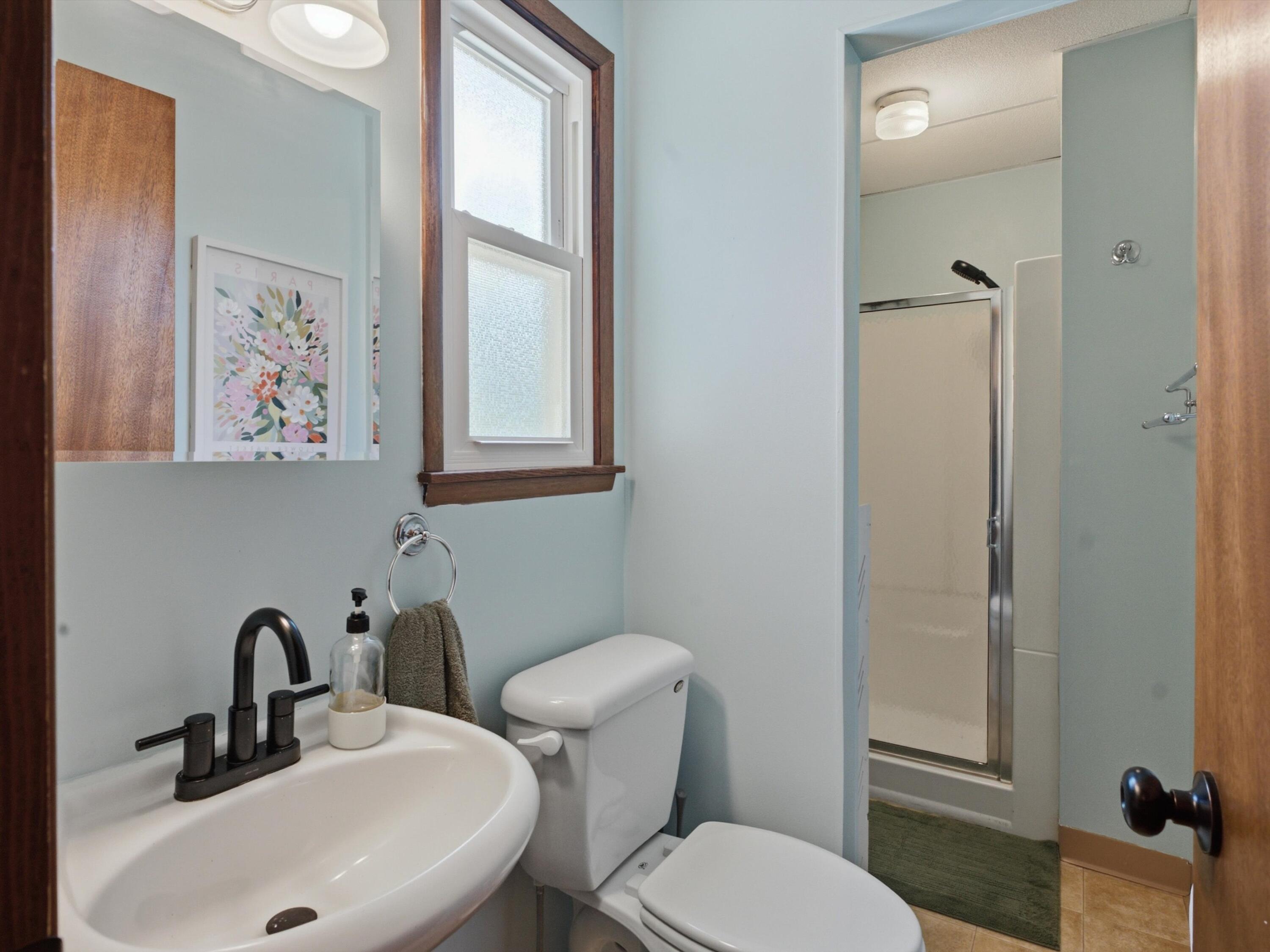 920 North 6th Street Manitowoc, WI 54220 - Photo 13 of 26 Shower Stall