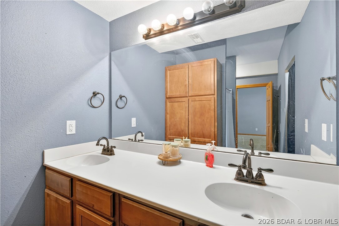132 Hunters Ridge Road Camdenton, MO 65020 - Photo 28 of 44 Primary Bath w/ Extra Storage