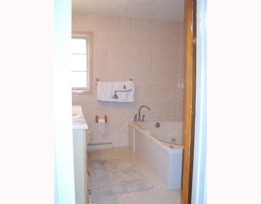 25 Easton Road Fox Chapel, PA 15238 - Photo 5 of 8 Master Bath/Spa.