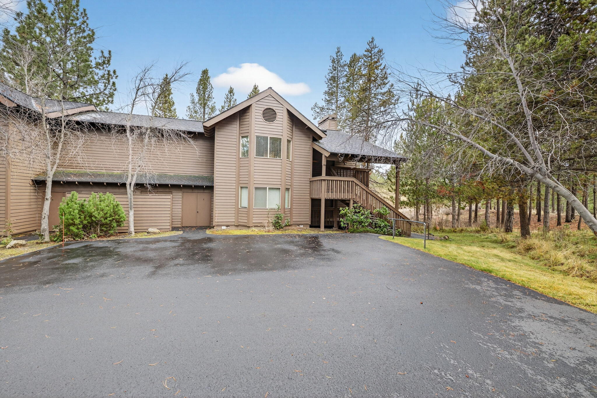 57319 Beaver Ridge Loop, Unit 2 Sunriver, OR 97707 - Photo 2 of 27 2025_12_17_57319_beaver_ridge_loop_unit2
