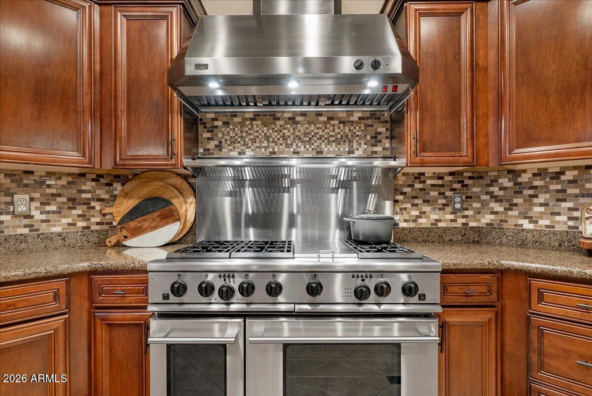 6427 South Magic Court Gilbert, AZ 85298 - Photo 28 of 71 a stove top oven sitting inside of a kitchen