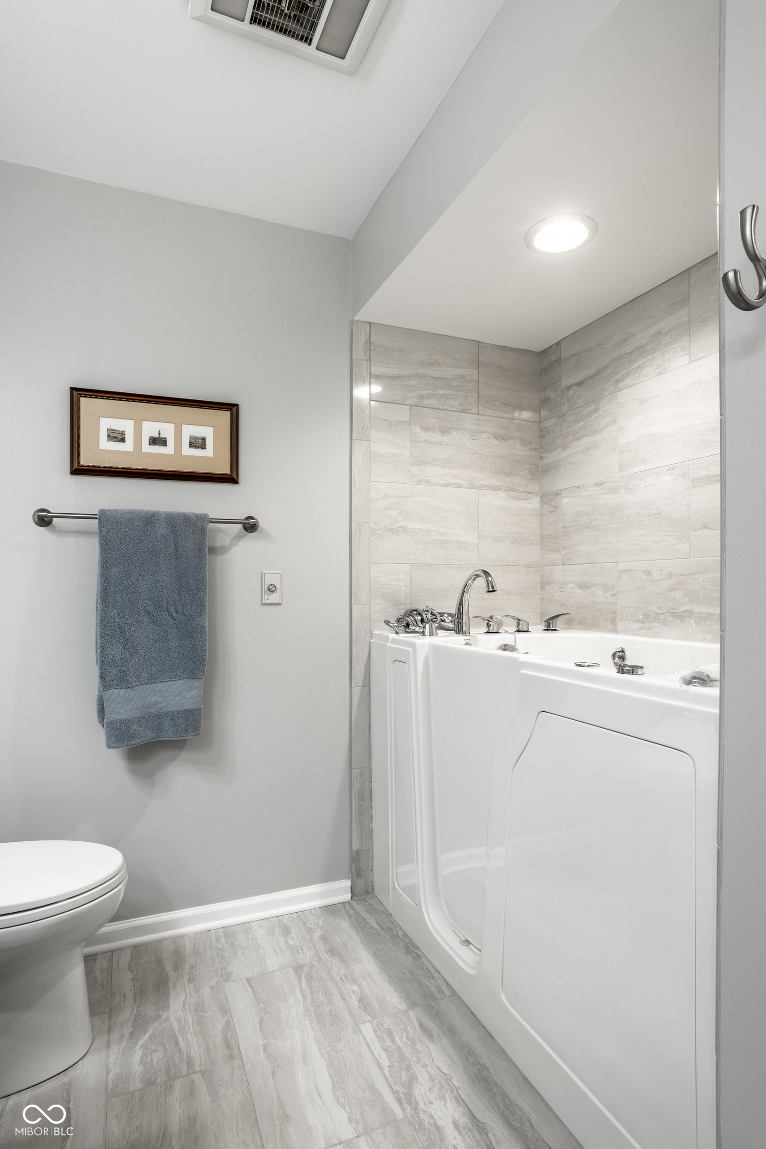 420 Bent Tree Lane, Unit 4 Indianapolis, IN 46260 - Photo 36 of 46