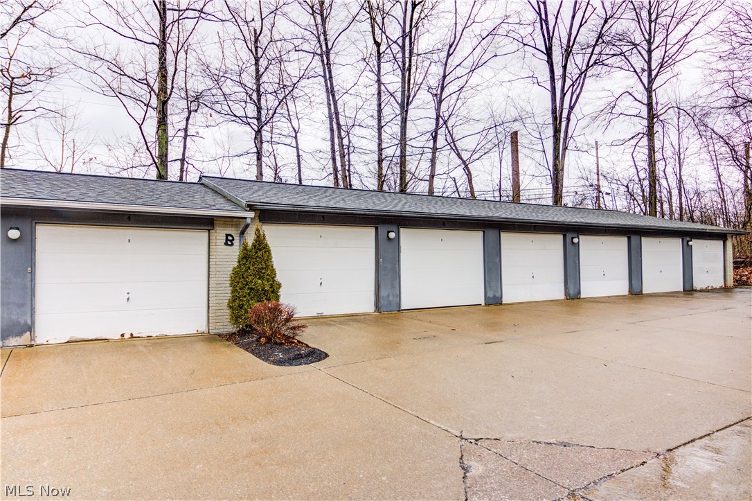 4750 Oak Point Road, Unit 202 Lorain, OH 44053 - Photo 5 of 28 Gallery Image 5