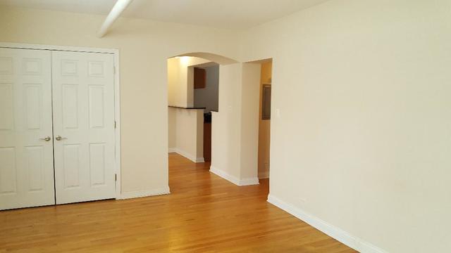 58 Forest Avenue, Unit G Riverside, IL 60546 - Photo 4 of 19 a view of a livingroom with wooden floor