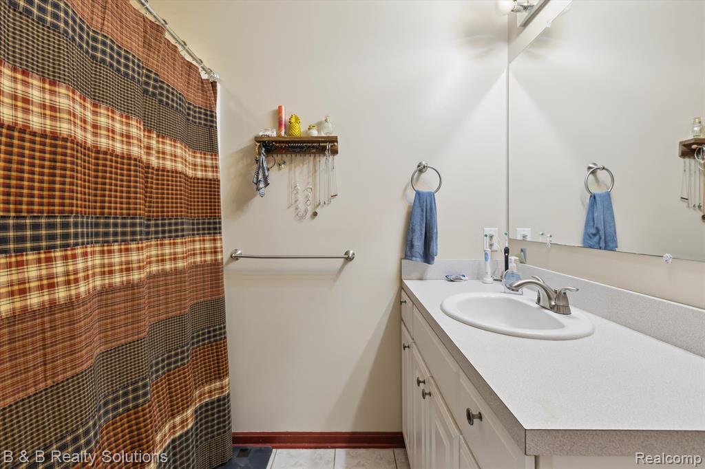 2264 Dodds Road North Branch, MI 48461 - Photo 20 of 57