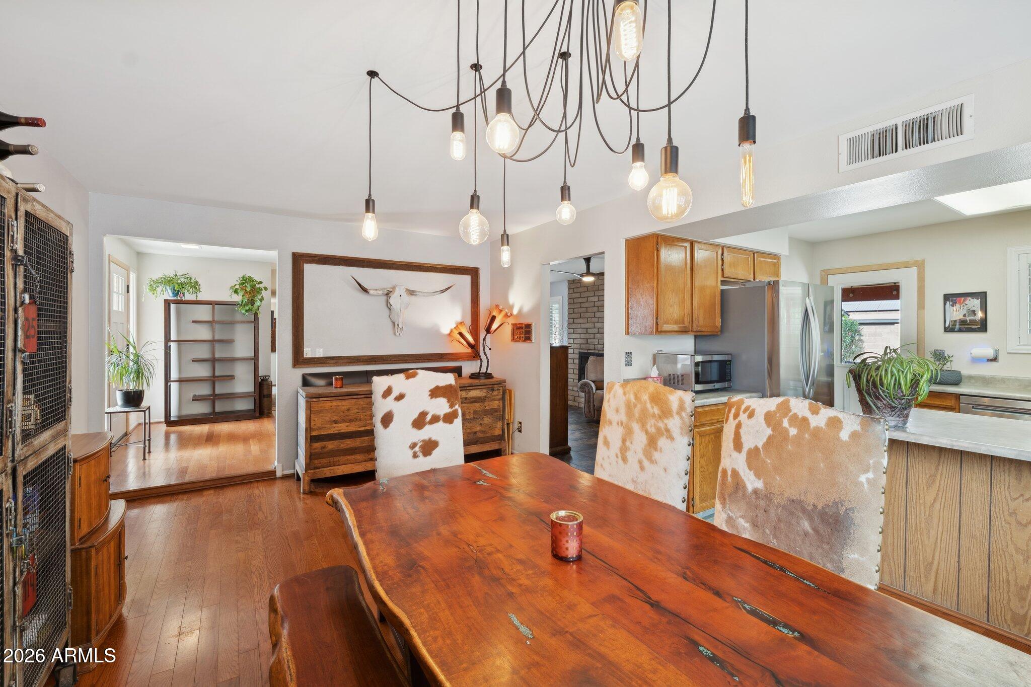 802 East Marconi Avenue Phoenix, AZ 85022 - Photo 10 of 35 16-web-or-mls-802-e-marconi-ave