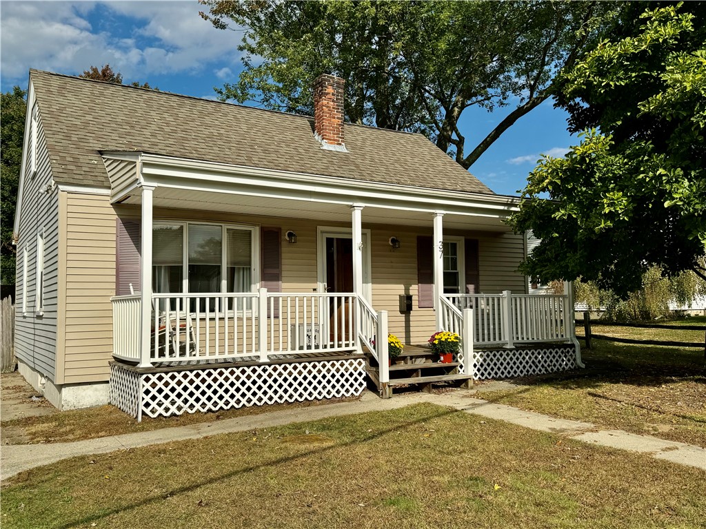37 Invernia Road Cranston, RI 02920 - Photo 3 of 26 Gallery Image 3