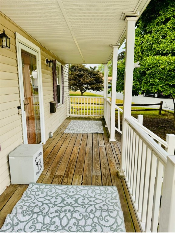 37 Invernia Road Cranston, RI 02920 - Photo 4 of 26 Gallery Image 4