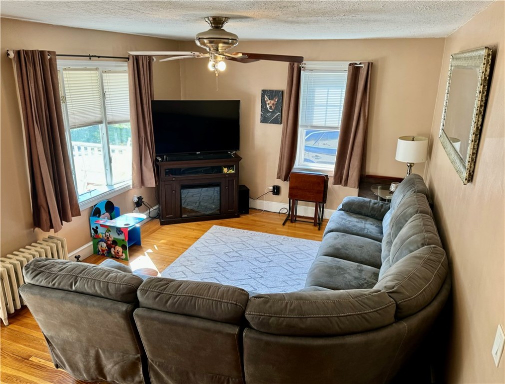 37 Invernia Road Cranston, RI 02920 - Photo 8 of 26 Gallery Image 8