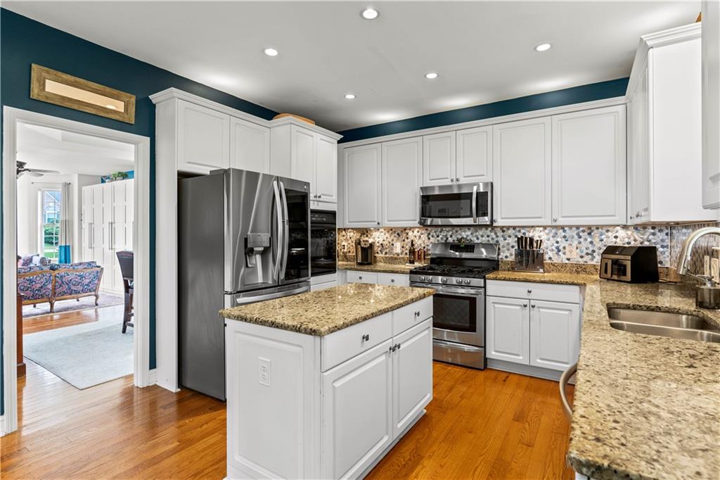 638 Glen Valley Way Dacula, GA 30019 - Photo 13 of 61 a kitchen with a refrigerator a sink and a microwave