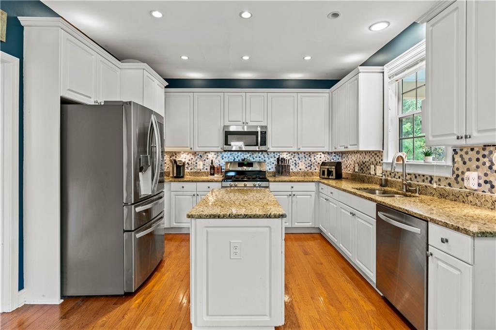 638 Glen Valley Way Dacula, GA 30019 - Photo 18 of 61 a kitchen with stainless steel appliances granite countertop a refrigerator sink and microwave